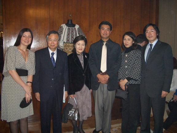 <span>小山元大使ご夫妻と</span>　2006/12/01　元ルーマニア大使小山大使ご夫妻と新渡戸ご夫妻。