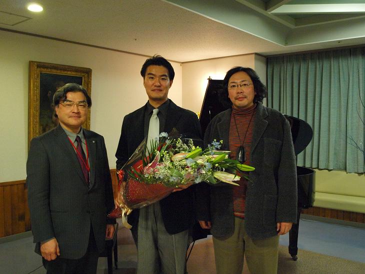 <span>ケアハウス　ボナール十和田にて</span>　2008/12/19　ボナールの理事長山本様と新渡戸常憲・新渡戸記念館館長代理とともに。　皆様、有難うございました！