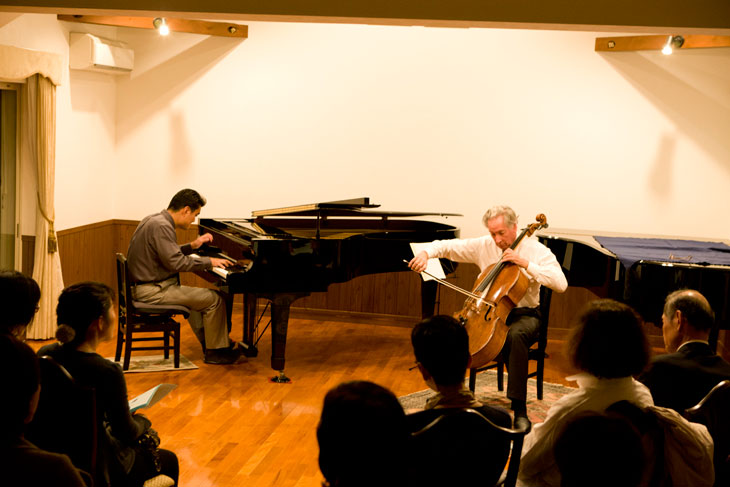 <span>チェロ・ピアノコンサートにて</span>　2013/12/01　今年もアダルベルト・スコチッチさんと演奏致しました。